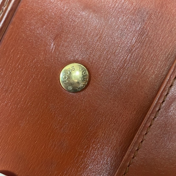 Louis Vuitton Epi Brown Leather Key Holder - Picture 6 of 9